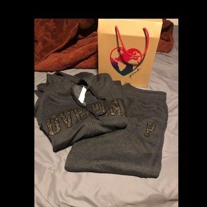 NWOT. VS PINK jogger set